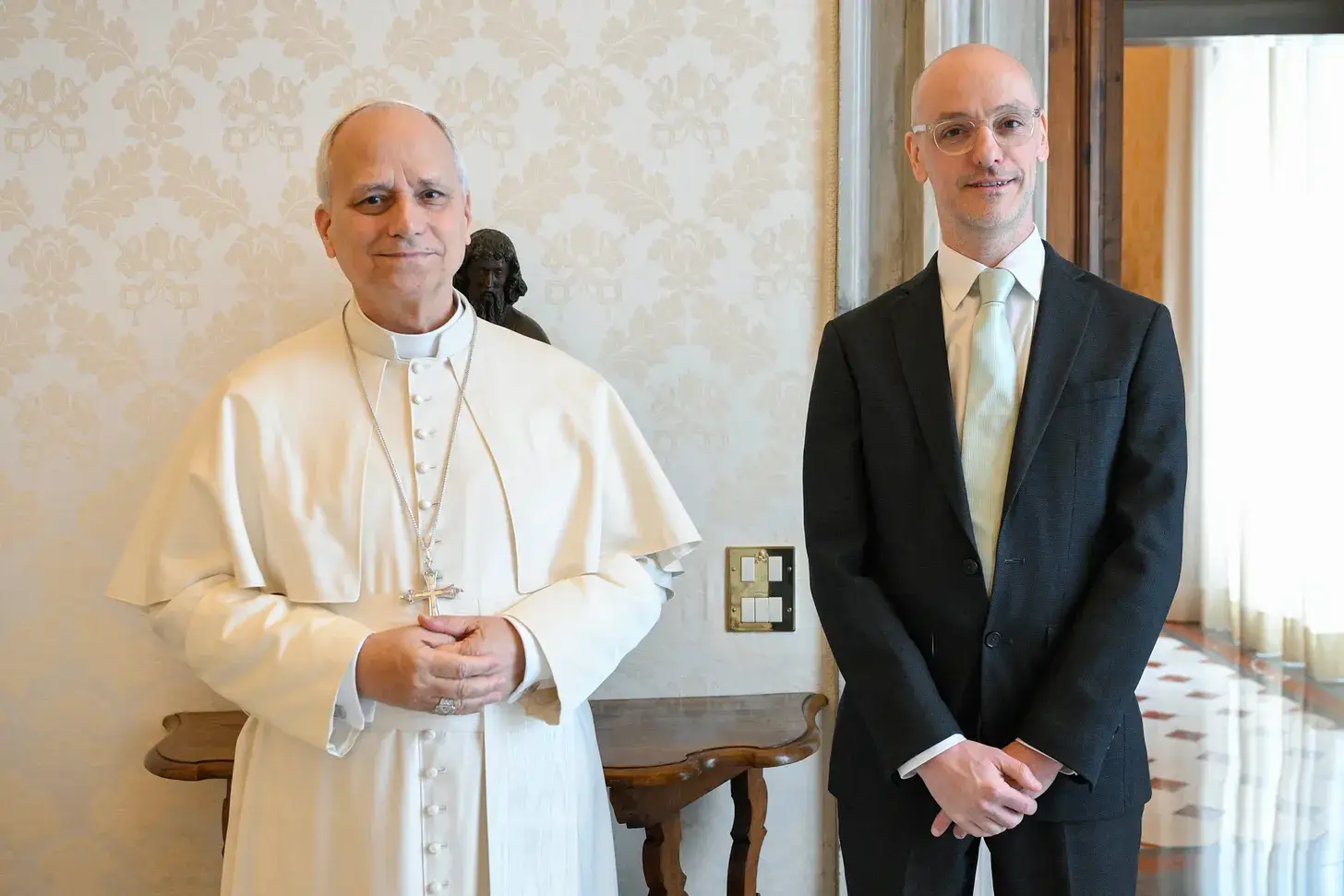 Papst Leo XIV mit Gareth Gore
